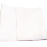 Paño blanco exclusivo plegado con diseño limpio y versátil