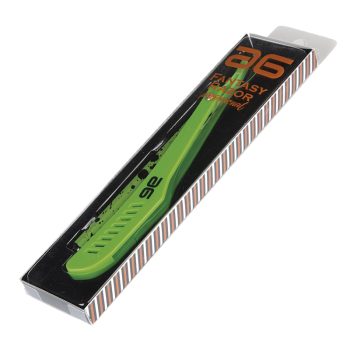 Maquinilla de afeitar desechable de plástico verde con mango ergonómico visible en embalaje transparente y caja lateral a rayas, ideal para comprar al mejor precio ahora.