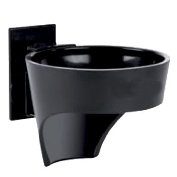 Bebedero montado en pared de plástico negro con cuenco semicircular y soporte rectangular, diseño moderno y acabado de alta calidad.