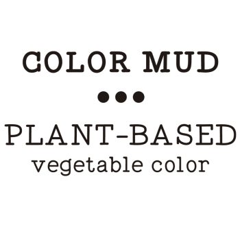 Texto en tipografía monoespaciada en negro sobre fondo blanco que muestra las palabras COLOR MUD, tres puntos, PLANT-BASED y vegetable color, sugiriendo que un colorante vegetal es la mejor opción de etiquetado claro.