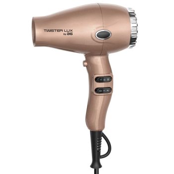 Secador de mano color cobre con mango ergonómico, dos interruptores visibles, rejilla trasera cromada y cable articulado, pensado para peluquería con un diseño elegante y funcional.