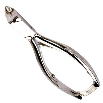 Alicate cortacutículas de acero pulido con cabezal afilado y empuñadura texturizada antideslizante, diseñado para uso en manicura por profesionales.
