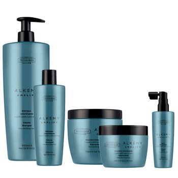 Conjunto de cinco envases volumizantes para cuidado capilar en tonos azul verdoso — botella con dosificador, botella de shampoo, dos tarros de mascarilla y frasco spray — que comunica diseño profesional y alta calidad y entrega resultados de volumen para cabello fino.