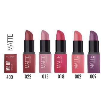 Cinco barras de labios mate en envases cuadrados alineadas sobre fondo blanco en tonos nude, rosa, coral, fucsia y morado, presentadas de forma clara y pensadas para una peluquería segura y profesional.
