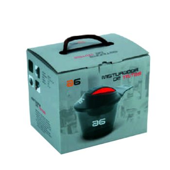 Caja de producto gris con asa que muestra en su frente la imagen de un pequeño recipiente negro con tapa roja junto a gráficos y texto en el empaque pensados para profesionales.