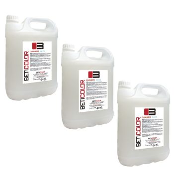 Tres garrafas blancas de plástico con asas y etiquetas de la marca BETICOLOR que indican "Champú Nata", presentadas como envases de gran capacidad para uso profesional.