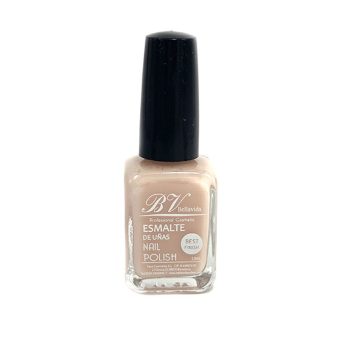 Botella de esmalte de uñas color nude con tapón negro sobre fondo blanco, presentación compacta con etiqueta visible y aspecto de alta calidad, verificado para uso cosmético.