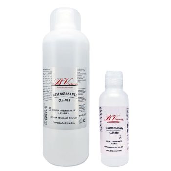 Dos botellas blancas de desengrasante (cleaner) para uñas de la marca Bellavida con etiquetas visibles en presentaciones grande y pequeña, indicadas para uso profesional.