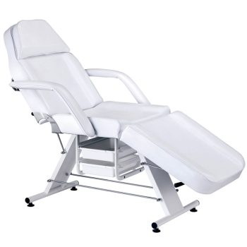 Camilla/sillón reclinable blanco acolchado con reposabrazos y reposapiés elevable, estructura metálica con cajones de almacenamiento integrados, apto para peluquería y tratamientos estéticos.