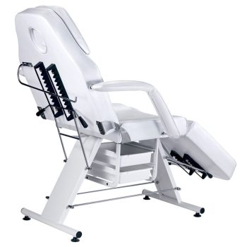 Sillón reclinable blanco para estética o tratamientos médicos con estructura metálica, respaldo y reposapiés ajustables, reposabrazos, hueco para la cabeza y bandejas de almacenamiento, de alta calidad.
