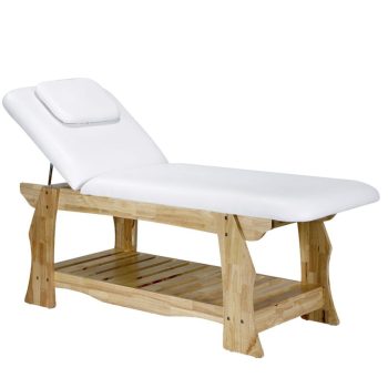 Camilla de masaje con estructura de madera clara, superficie acolchada blanca y respaldo ajustable con cojín, ideal para spa, estética y peluquería.