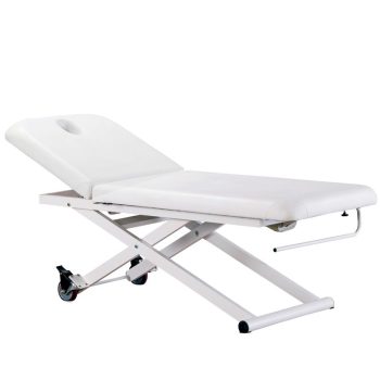 Camilla de masaje blanca ajustable de diseño ergonómico con respaldo reclinable, orificio facial, acolchado y estructura metálica en X sobre ruedas para fácil traslado, alta calidad y útil para clínicas y centros de estética.
