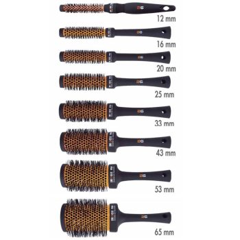 Conjunto de ocho cepillos redondos para peinar y dar volumen, de apariencia alta calidad, con barriles perforados de color naranja y cerdas negras montadas en mangos negros ergonómicos, en tamaños graduados desde 12 mm hasta 65 mm con acabado superior.