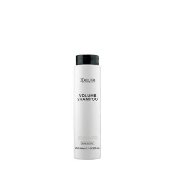 Botella blanca alta con tapa negra etiquetada "Volume Shampoo", de diseño minimalista y aspecto profesional pensada para uso en peluquería.