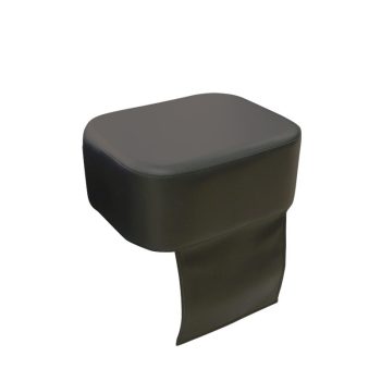 Reposabrazos acolchado negro para coche con faldón vertical, acabado en piel sintética de alta calidad.