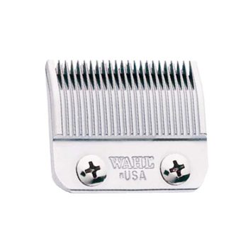 Cuchilla metálica de recambio para cortapelos con dientes finos alineados y tornillos visibles, acabado pulido y aspecto de alta calidad.