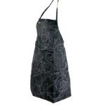 Delantal para peluquería color negro decorado 1 Delantal negro ajustable con diseño floral lineal innovador y bolsillo frontal