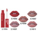 Envase de labial líquido mate rojo con aplicador y cinco muestras de labios en tonos rojo y nude, ideal para un acabado profesional que armoniza toda la gama de estilos.