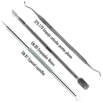 Conjunto de tres herramientas metálicas de manicura y cuidado facial de diseño funcional con extremos doble cara para empujar cutículas, raspar y extraer impurezas, mango estriado antideslizante y acabado de alta calidad.