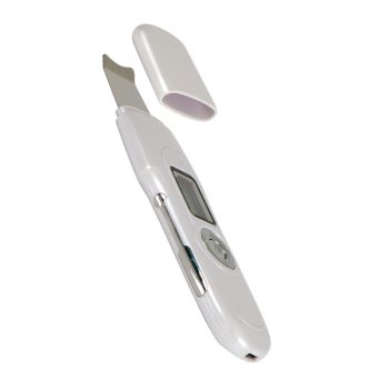 Espátula ultrasónica facial blanca con punta metálica y capuchón removible, pantalla LCD y botón circular para limpieza, exfoliación y extracción de impurezas de uso profesional.