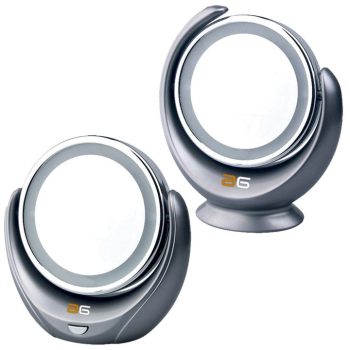 Dos espejos circulares de mesa con anillo de luz integrado y base ergonómica en plástico gris, ideales para peluquería y cuidado personal que permiten un vistazo rápido.