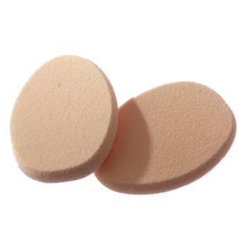 Dos discos redondos de espuma color melocotón con textura porosa y bordes suaves, mostrados como producto cosmético de alta calidad.
