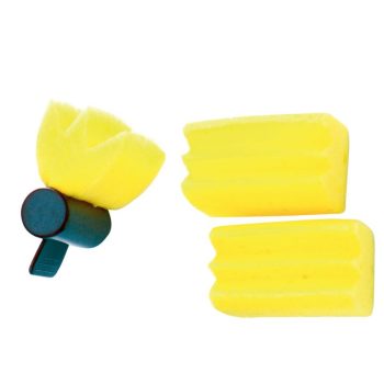 Aplicador de esponja amarilla con mango negro tipo flor y dos repuestos rectangulares, presentado como producto para manualidades o pintura y pensado para uso profesional.