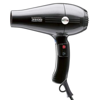 Secador de pelo negro y brillante con boquilla estrecha, empuñadura ergonómica, botones visibles y gancho para colgar, de apariencia de alta calidad y útil para peinados cotidianos.