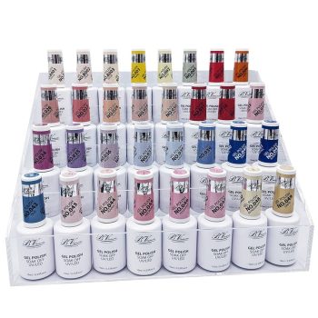Exhibidor acrílico con filas escalonadas de frascos blancos de esmalte en gel en una amplia variedad de tonos brillantes y pastel, organizado para fácil selección y uso profesional, transmitiendo alta calidad y una presentación perfecta para salones y tiendas.