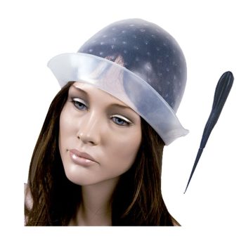 Maniquí femenino con cabello castaño y rostro realista que lleva un gorro plástico transparente perforado para tratamientos capilares y, a un lado, una varilla extractora negra como equipo de salón 'profesional'.