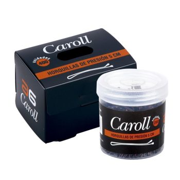 Envase cilíndrico transparente con tapa y caja negra con etiqueta naranja que contienen horquillas de presión negras de la marca Caroll en presentación comercial, alta calidad.