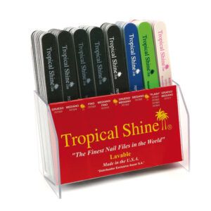 Expositor transparente con varias limas de uñas de colores apiladas y una tarjeta roja de la marca que sugiere productos de alta calidad y distintos grosores.