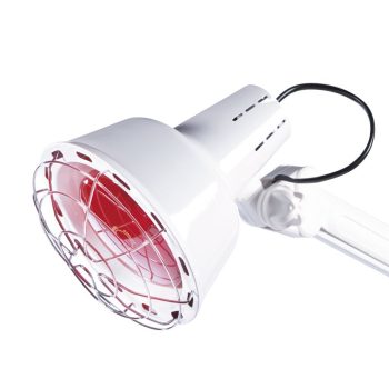 Lámpara de calor infrarroja blanca con bombilla roja y rejilla protectora montada en brazo articulado, ideal para tratamientos en 'salón de belleza'.
