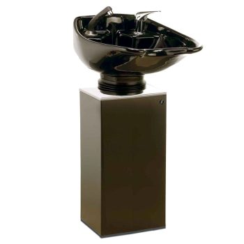 Lavabo de peluquería negro brillante con cuenca inclinada, grifo y rociador integrados montados sobre un pedestal rectangular de diseño moderno, materiales de alta calidad.