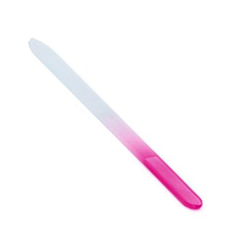 Lima de cristal delgada con punta redondeada y degradado blanco a rosa sobre fondo blanco, mango rosado translúcido y acabado pulido que transmite 'alta calidad' en una composición minimalista.