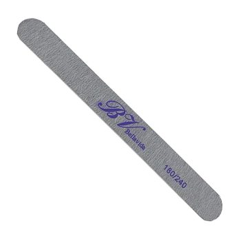 Lima de uñas gris con textura abrasiva y logo morado, herramienta compacta para manicura en peluquería, ideal para perfilar uñas con buen precio.