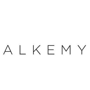 Logotipo minimalista con la palabra ALKEMY en letras negras delgadas centradas sobre fondo blanco, diseño limpio y alta calidad.