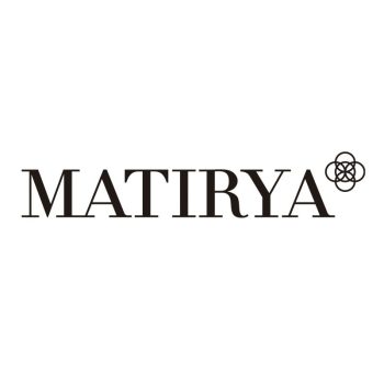 Logotipo minimalista en negro sobre fondo blanco con la palabra MATIRYA en tipografía serif elegante y un distintivo símbolo floral circular a la derecha, sugerente de una peluquería moderna.