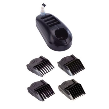 Base de carga negra para cortadora de cabello con cuatro peines guía de distintos tamaños y un pequeño cepillo de limpieza sobre fondo blanco, ideal para uso profesional