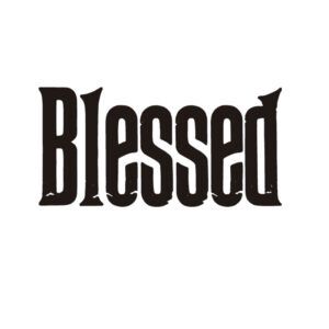 Texto "Blessed" en negro con tipografía gótica y textura desgastada sobre fondo blanco, imagen de alta calidad que aporta una solución estética y minimalista para composiciones gráficas.