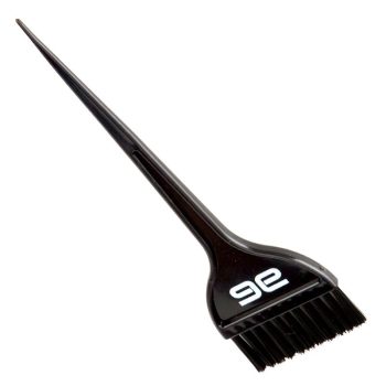 Cepillo aplicador negro para tinte con mango largo y cerdas rectas, diseño profesional y rendimiento comprobado para distribuir el color de forma precisa.