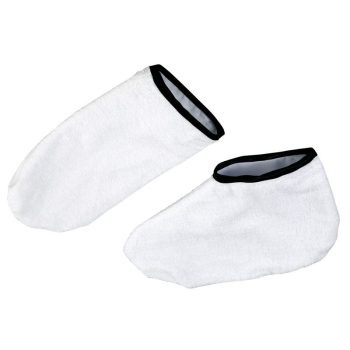 Par de cubrezapatos tipo botín blancos con borde negro y superficie suave pensados para tratamientos de pies, alta calidad.