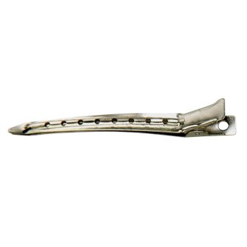 Clip metálico tipo cocodrilo plateado y alargado con perforaciones para sujetar mechones de cabello, usado en peluquería.