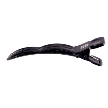 Pinza para el cabello negra, curva y ergonómica con cierre de resorte y punta dentada para sujeción segura, alta calidad y mejor agarre en peinados.