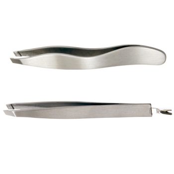 Dos pinzas de acero inoxidable de acabado cepillado —una con cuerpo curvo y otra recta— ambas con punta biselada y pequeño gancho en un extremo, sobre fondo blanco, aptas para uso profesional y listas para envío.
