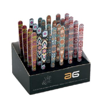 Exhibidor negro con limas de uñas decorativas dispuestas en filas, cada una con patrones geométricos y colores vibrantes, presentadas de forma ordenada para uso profesional.