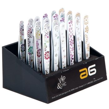 Expositor negro con múltiples limas de uñas blancas decoradas con flores y copos en colores variados, organizadas verticalmente para uso en peluquería y estética.