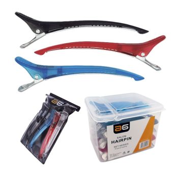 Pinzas de peluquería tipo cocodrilo en negro, rojo y azul con mordaza metálica y superficie texturizada, presentadas junto a estuche transparente y bolsa de transporte, alta calidad.