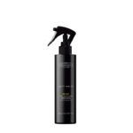 Envase negro cilíndrico con pulverizador tipo gatillo y etiqueta minimalista que indica spray texturizante de sal marina para ondas de playa, presentación elegante apta para uso profesional