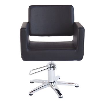 Silla de peluquería negra de diseño moderno con asiento y respaldo acolchados, reposabrazos envolventes y base cromada regulable con pistón hidráulico, ideal para renovar el salón con promoción.